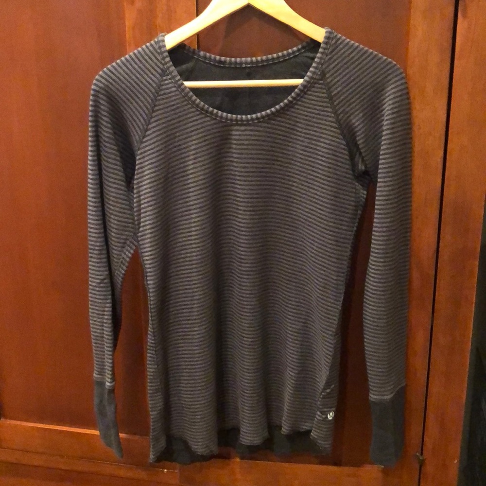 Lululemon reversible L/S tee